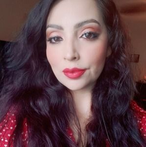 Meet your Posher, Alejandra